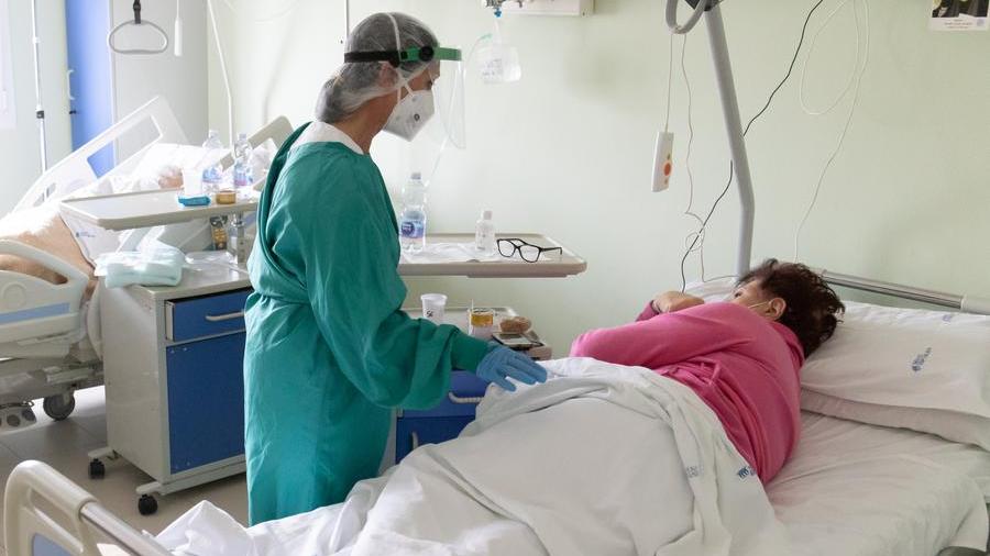 Chiude Pneumologia Covid a Cona, infermieri al Ps e pazienti nei reparti