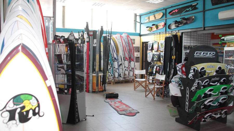 QUARTIERE SHANGAI NEGOZI SERVIZI
NEGOZIO SPORT HOASY SURF