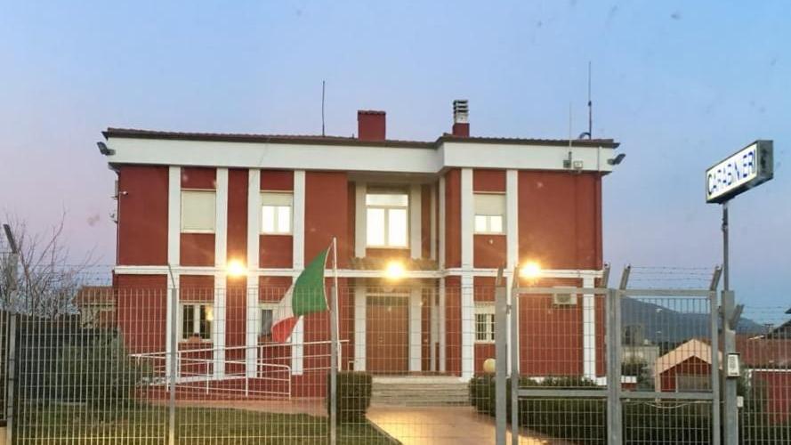 Gesturi, con la carabina uccide un cane per strada: denunciato