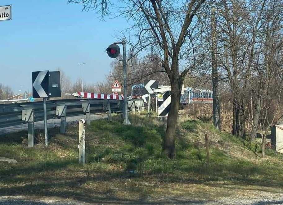 Provinciale 62 e ferrovia Parma-Suzzara: disagi continui. La sindaca scrive al ministro Salvini e alla Regione