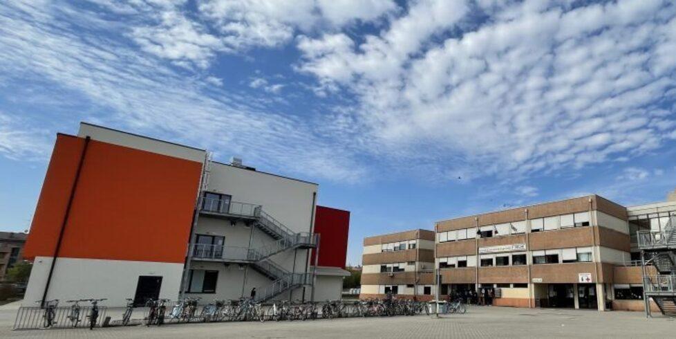 Modena. «Esclusi dal’istituto anche con la media dell’8 La scuola non può affidarsi al caso»