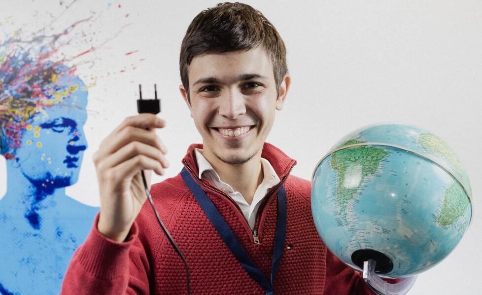 Matteo Porru torna in libreria: «Scrivo per spalare la neve dal cuore dei miei lettori» 