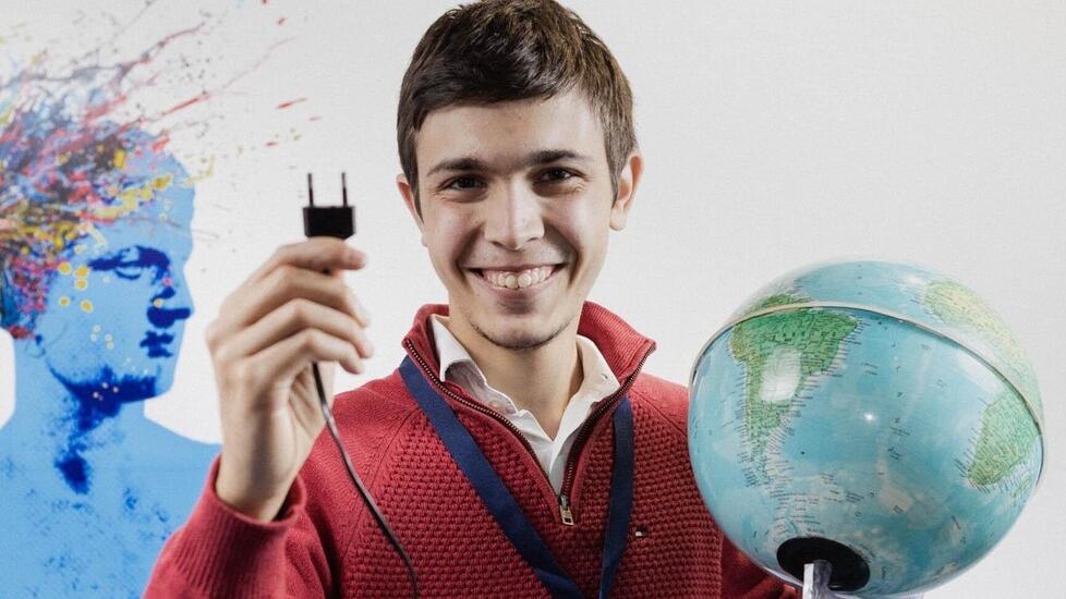 Matteo Porru torna in libreria: «Scrivo per spalare la neve dal cuore dei miei lettori»