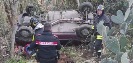 Loceri, con l’auto in una scarpata: feriti moglie e marito