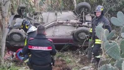Loceri, con l’auto in una scarpata: feriti moglie e marito