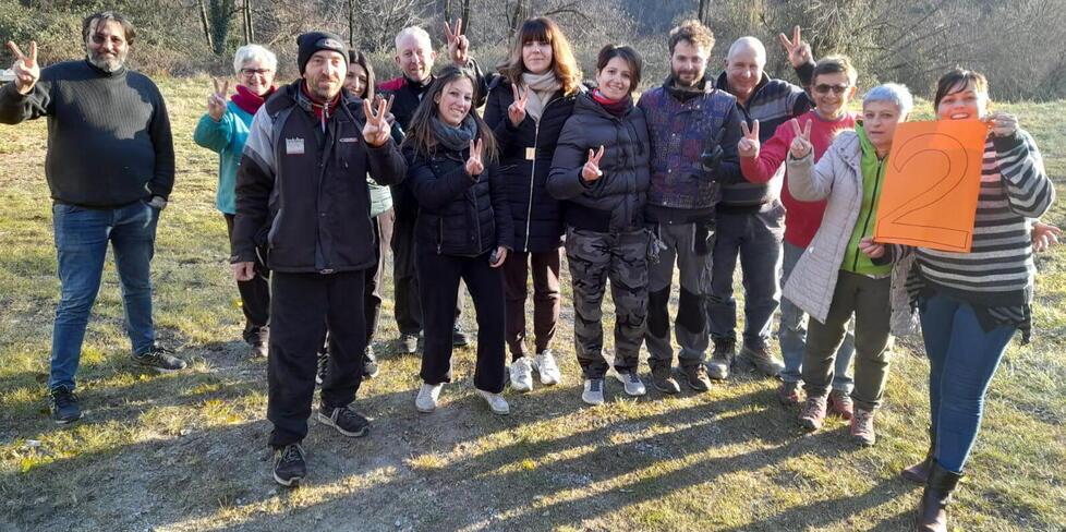 Alcuni dei volontari impegnati nella realizzazione del carro di Mammiano