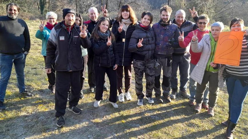 Alcuni dei volontari impegnati nella realizzazione del carro di Mammiano