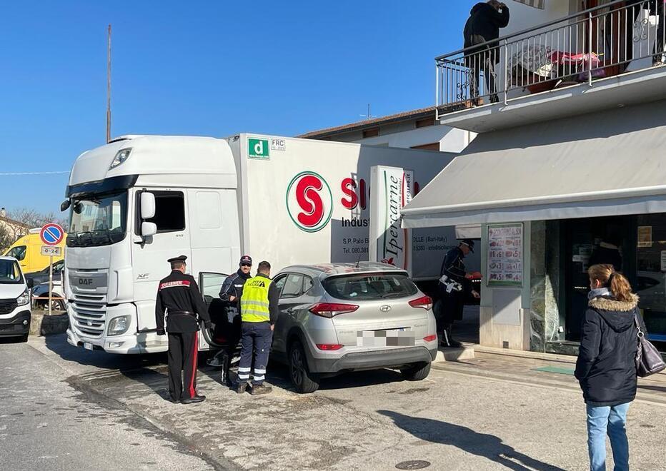 Monsummano, investito fuori dalla sua macelleria: è grave il commerciante di 54 anni