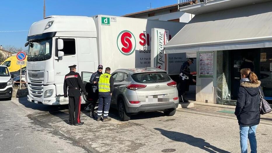 Monsummano, investito fuori dalla sua macelleria: è grave il commerciante di 54 anni