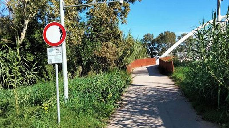 Ponte ciclabile di Grosseto vietato alle bici: da 5 anni manca un’ordinanza