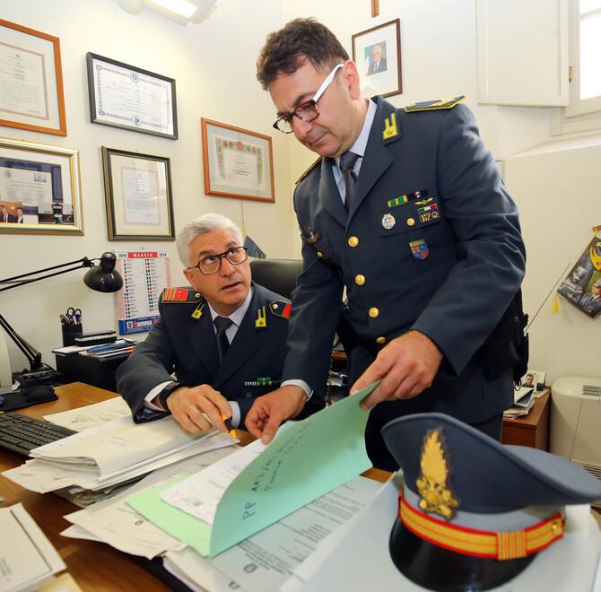 Investimenti finanziari e truffe, il capo della finanza livornese: «Interessi alti in un tempo breve, è una fregatura» 