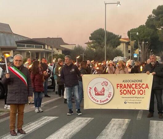 Il grido della figlia di Francesca, uccisa dal marito: «Le donne hanno il diritto di scegliere e realizzarsi»