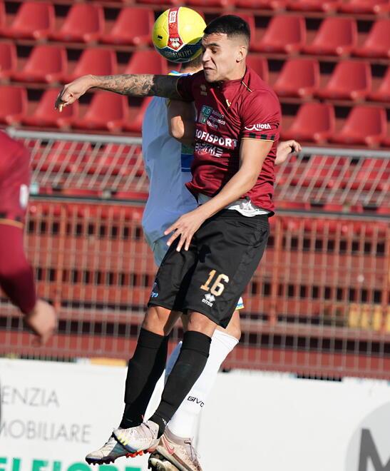 
	Tiago Goncalves in azione: domenica 12 febbraio ha esordito con la maglia del Pontedera&nbsp;

