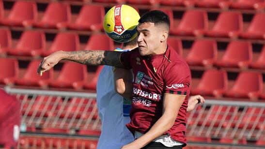 Tiago Goncalves in azione: domenica 12 febbraio ha esordito con la maglia del Pontedera 