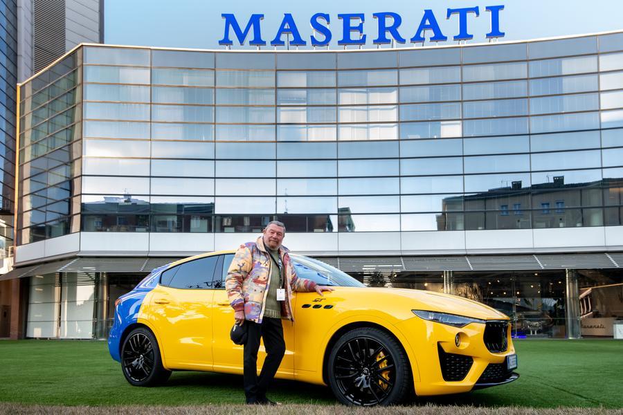 Una Maserati Levante gialloblù per la famiglia Rivetti e il Modena calcio