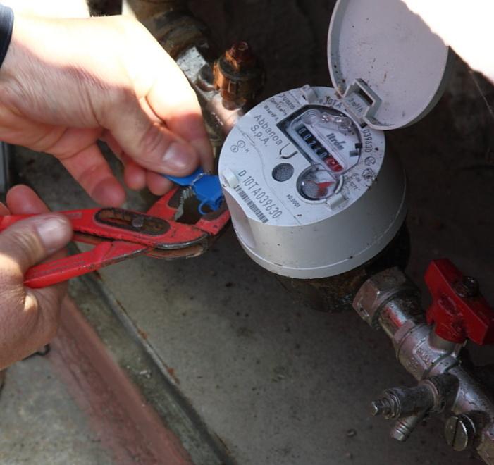 San Teodoro, finalmente l’acqua al panificio dopo 10 anni di autobotti