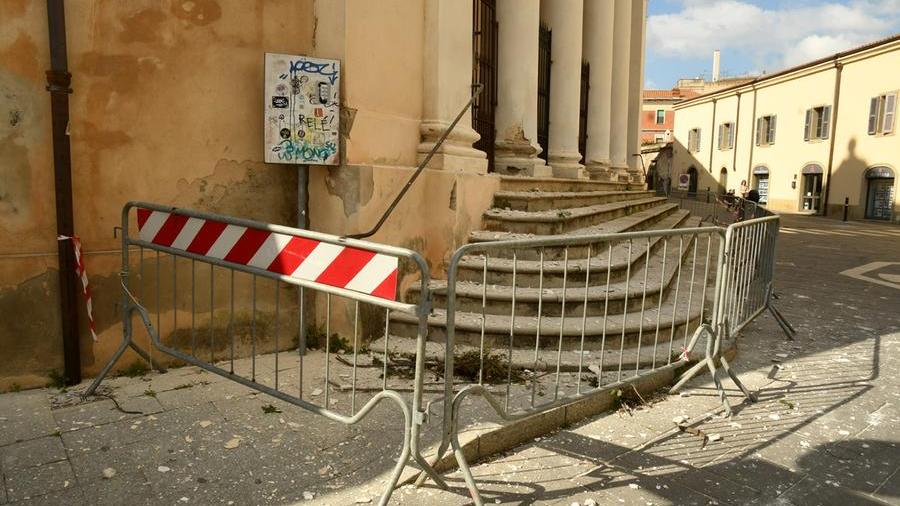 Transenne e calcinacci a San Francesco