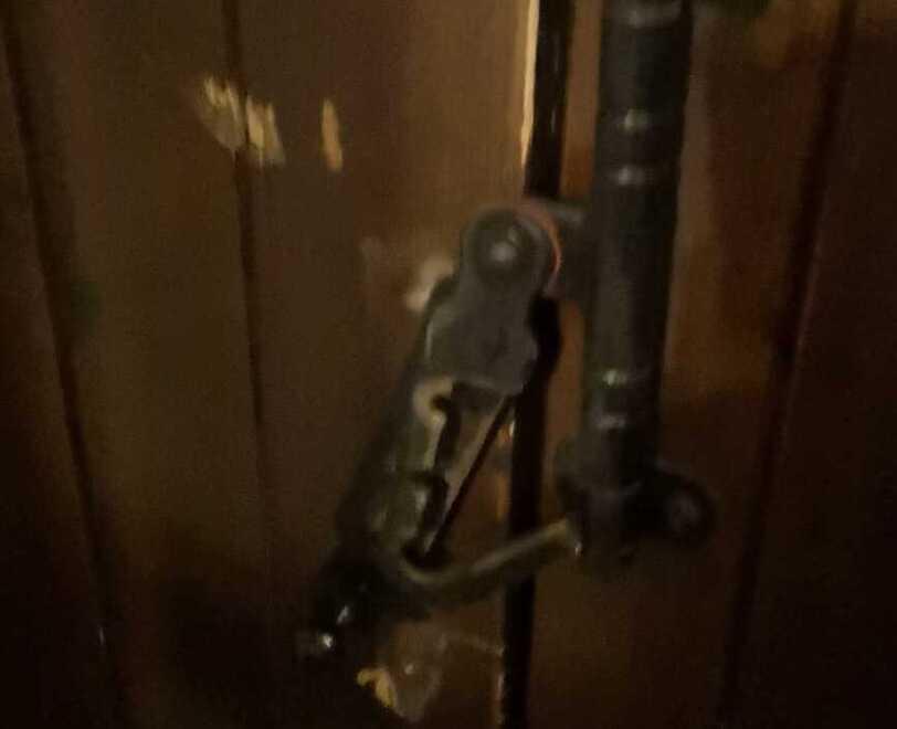 Ladri si  arrampicano sulle grondaie Danni e caos in una casa di Solignano
