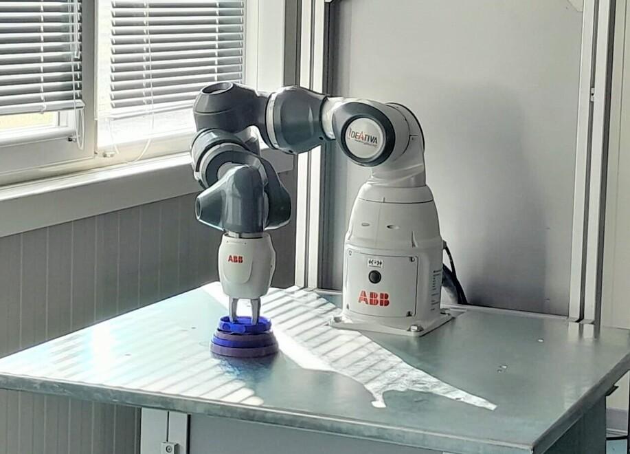 Mirandola. Un braccio robotico moderno donato all’Istituto Biomedicale 