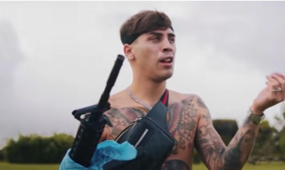 Accoltellamento alla schiena nella spiaggia di Marinella: “Elia 17 Baby” sarà processato