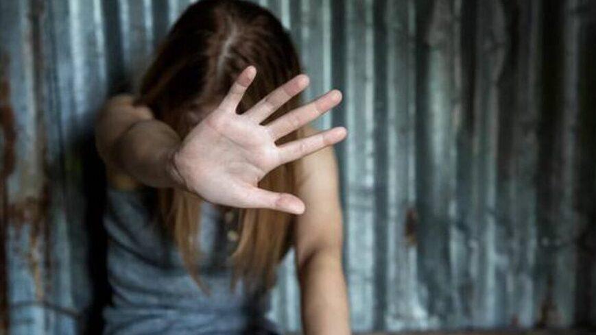 «Ha molestato ragazzine tra gli 8 e i 15 anni», stalliere sessantenne nei guai