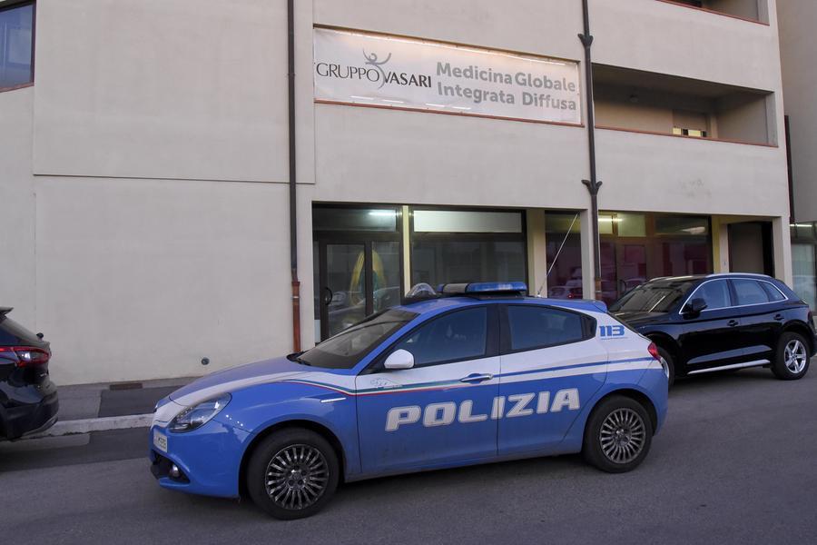 Spintonato da un ragazzino medico finisce all’ospedale