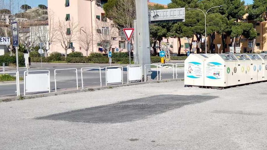 Ex Residence, il Comune di Portoferraio mette una toppa nelle buche da record dell’area di sosta