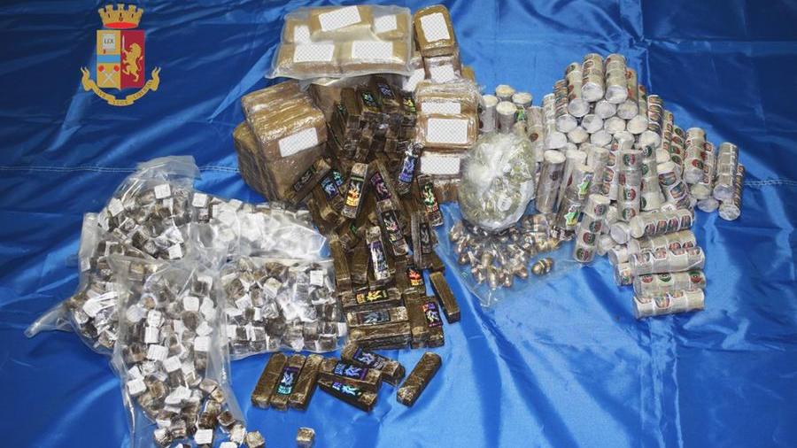 Ferrara, ventenne scoperto con 25 chili di hashish: arrestato