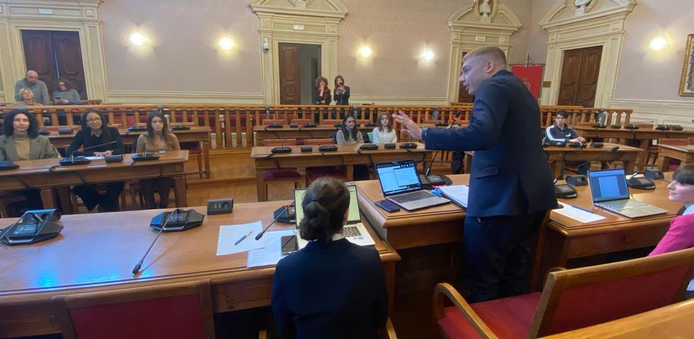 «I tanti guai nelle scuole di Livorno». Parola al consiglio dei ragazzi – Video