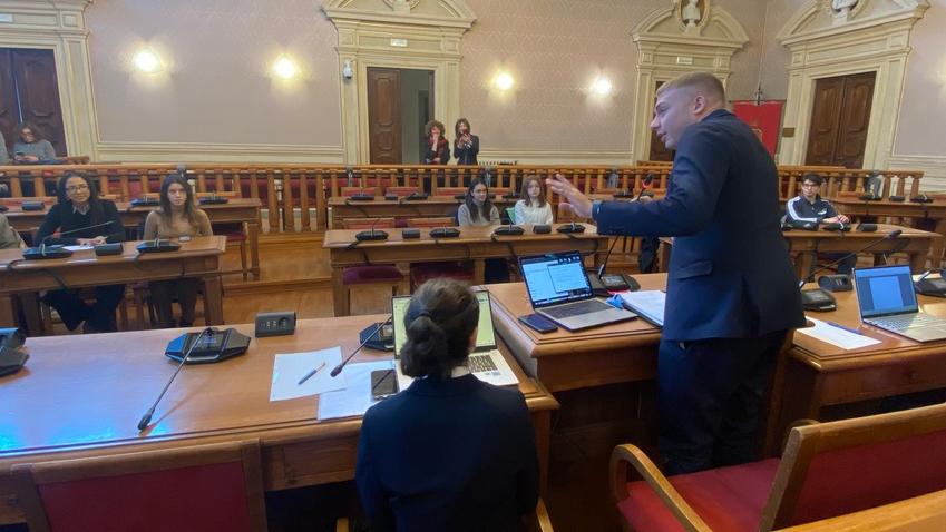 «I tanti guai nelle scuole di Livorno». Parola al consiglio dei ragazzi – Video
