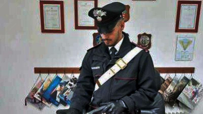 Minaccia con coltello il titolare di un locale per avere birre gratis
