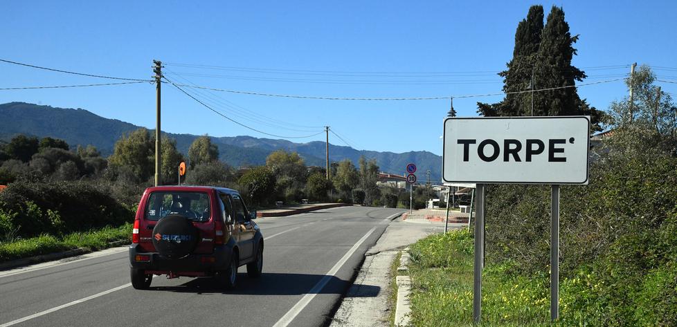 Attentati, nessuno parla: a Torpè regna il timore 