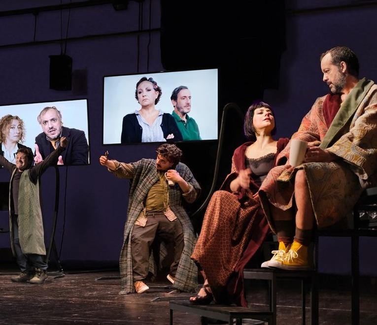 Dei figli, in scena l’eterna infanzia e le difficoltà di essere giovani oggi