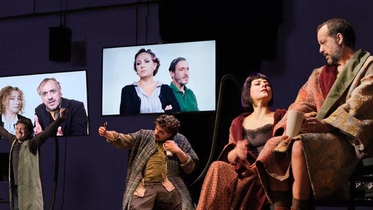 Dei figli, in scena l’eterna infanzia e le difficoltà di essere giovani oggi