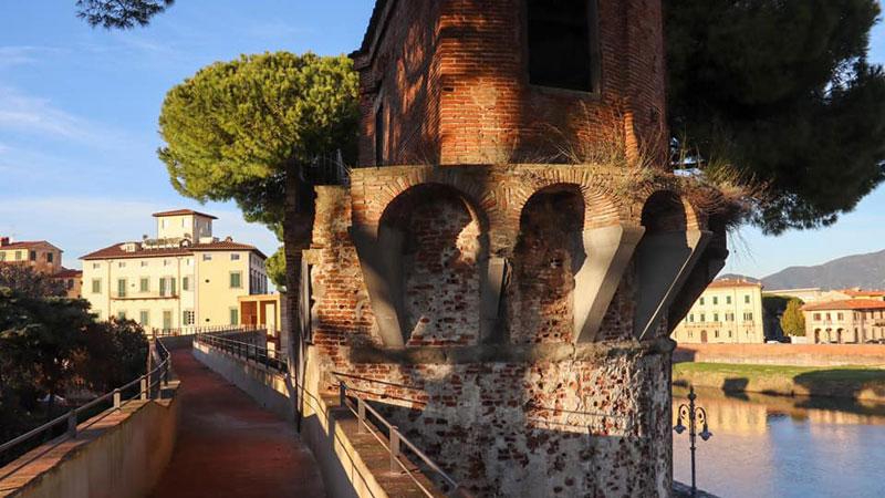 Pisa, doppio camminamento in quota sulle mura del Giardino Scotto