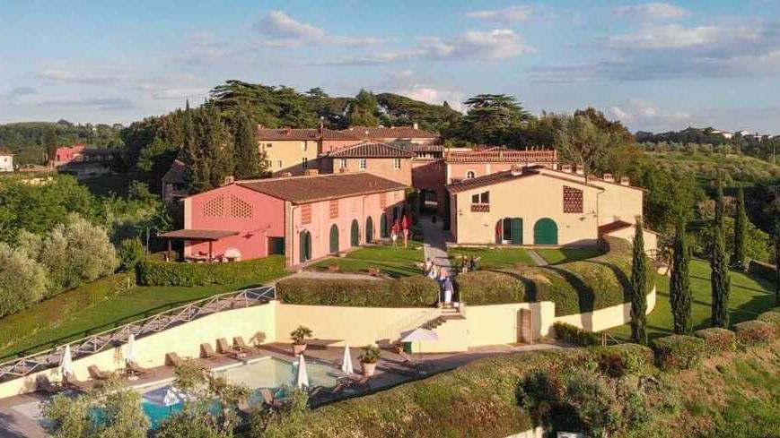 Lavoro, 7 posti a tempo determinato nel resort a Palaia: come candidarsi