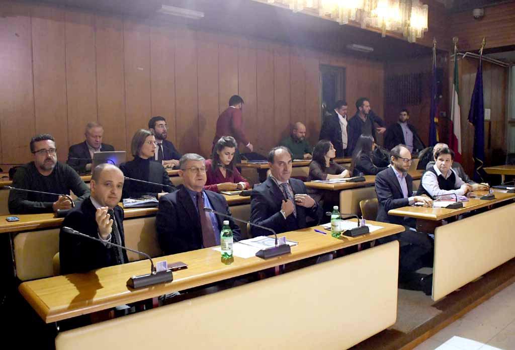 Sfiducia al sindaco di Massa, la mozione sarà discussa il primo marzo