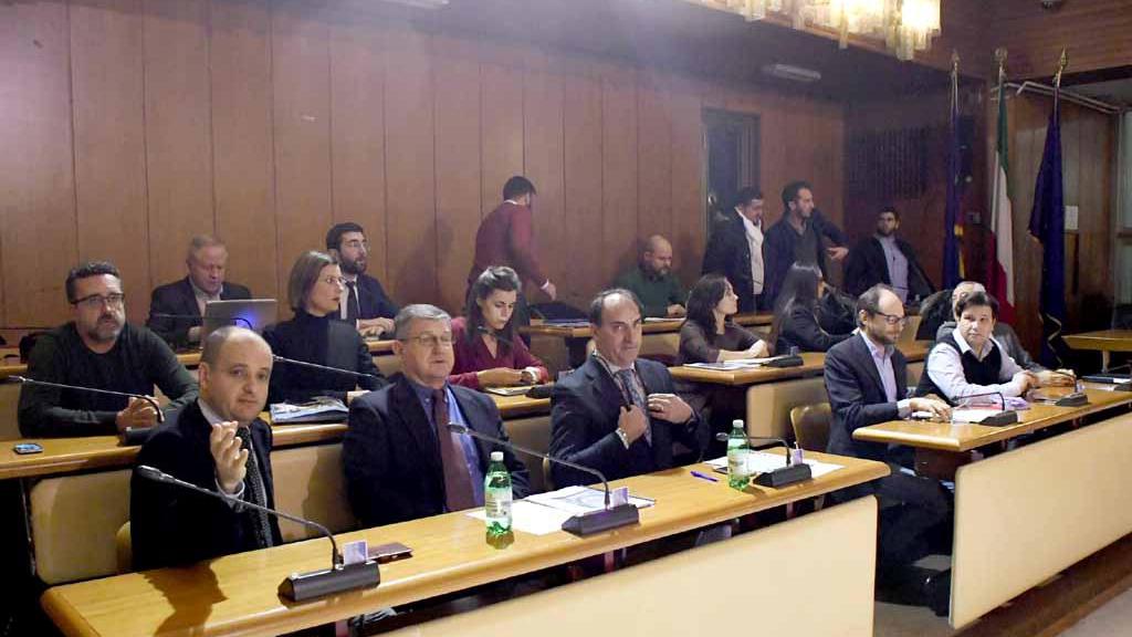 Sfiducia al sindaco di Massa, la mozione sarà discussa il primo marzo