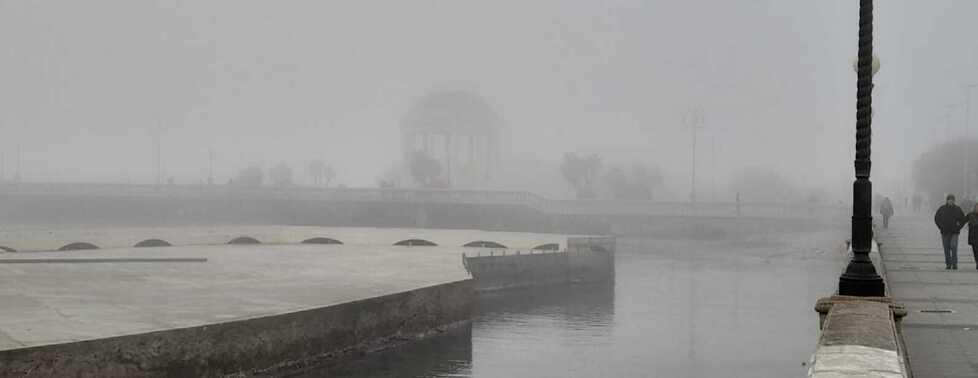 «La Pianura padana? No, è Livorno». Così la nebbia ha avvolto la città 