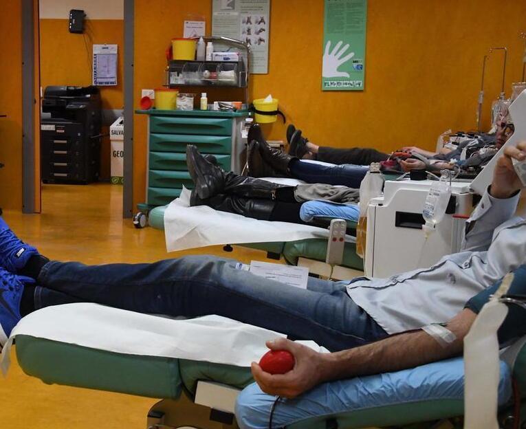 Pontedera, questionario compilato a penna rossa: donatore di sangue respinto in ospedale