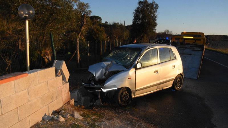 Malore alla guida e lo sbando: così ha perso la vita un ex buttafuori nello schianto contro un muretto