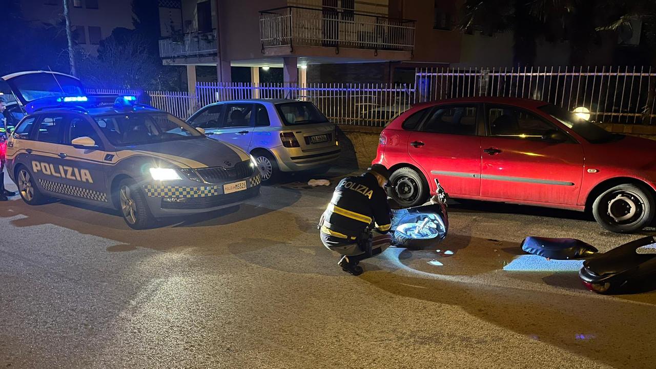 Sassari, scappa in moto nel traffico e provoca un incidente