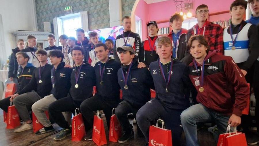 Gli atleti della Canottieri Pontedera 