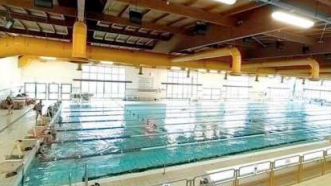 Alla piscina di via Melato si torna a nuotare dalle 8.30