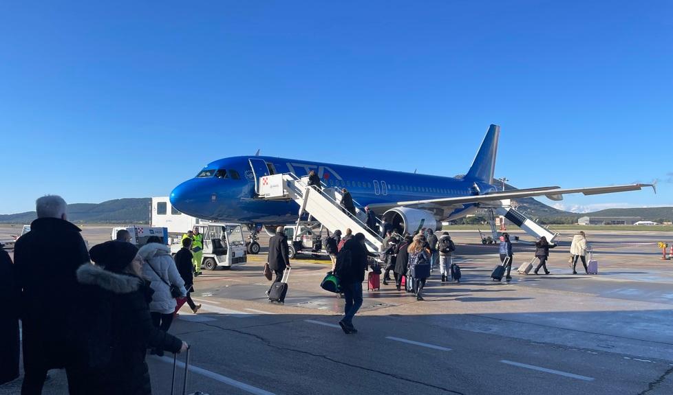 Aeroporto di Alghero: scoppia il caso orari 