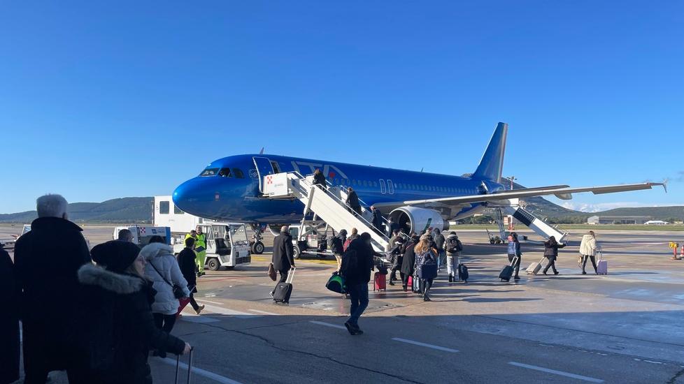 Aeroporto di Alghero: scoppia il caso orari