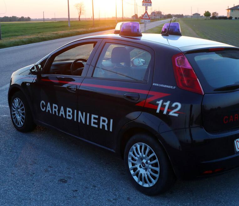 Pavullo, fa incidente  e picchia i carabinieri
