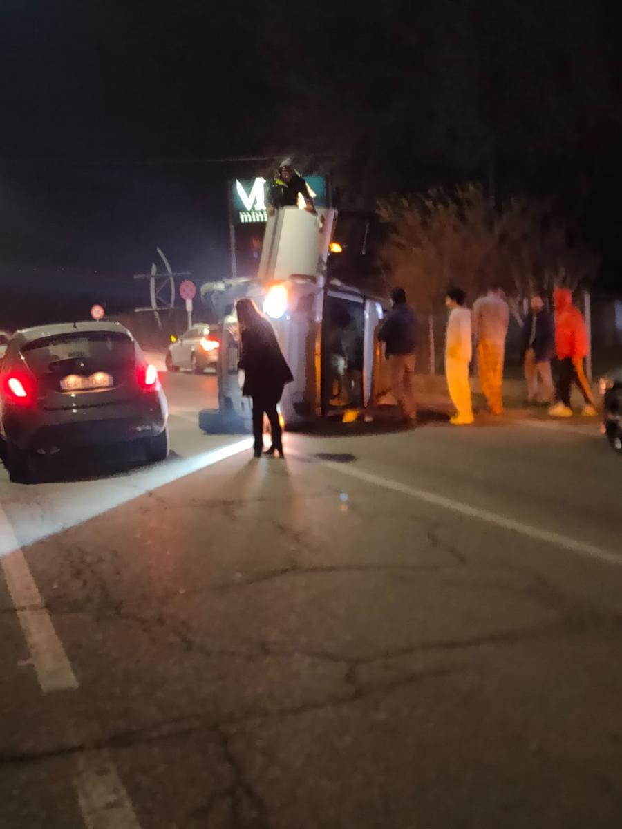 Savignano Si rovescia con l’auto in via Claudia