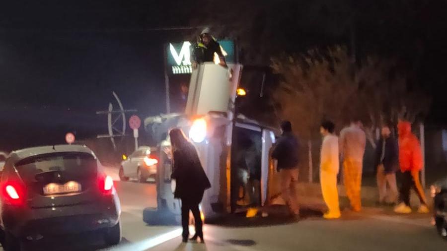 Savignano Si rovescia con l’auto in via Claudia