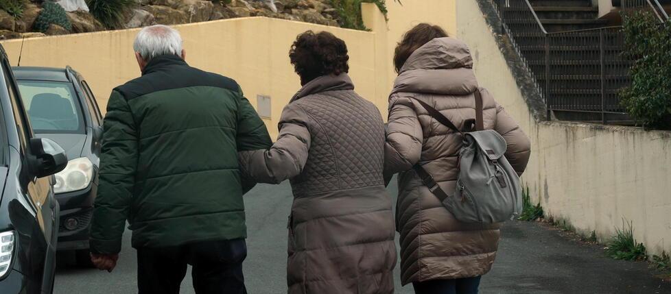 Omicidio-suicidio a Castagneto, l’urlo del figlio Luca ai vicini: «Aiutatemi, sono morti»